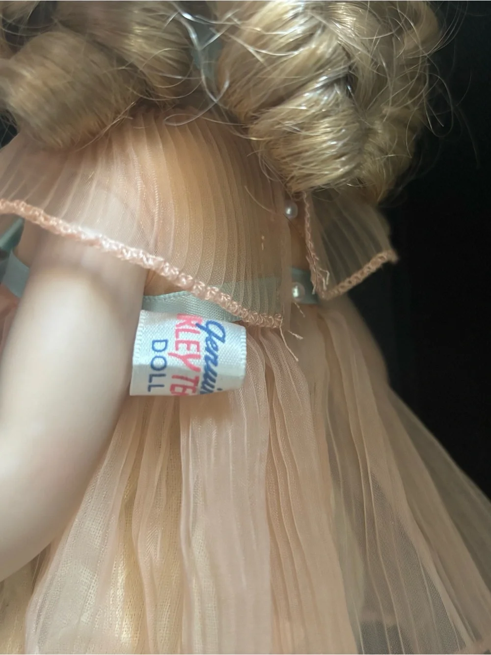 Danbury Mint Shirley Temple Porcelain Doll Peach Pleated Dress.”Worlds Darling”